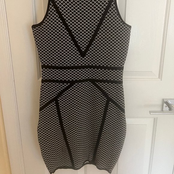 Lucy Paris Black and White Body Con (M) - Picture 2 of 4